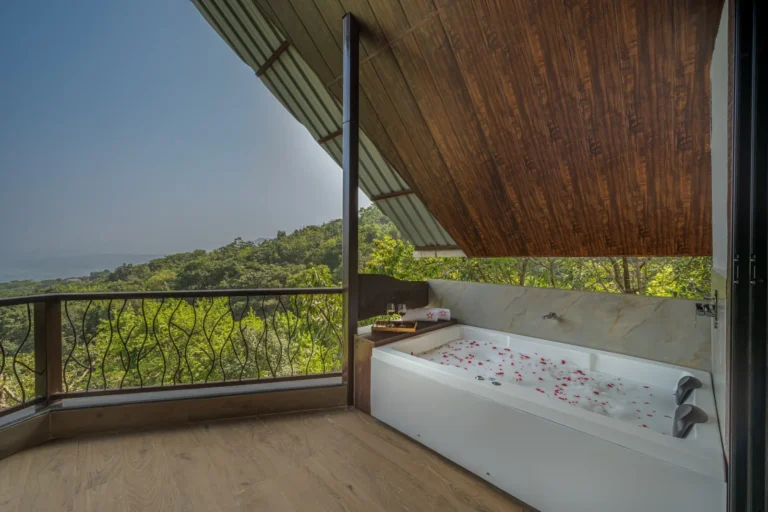 Raanwaara Luxe